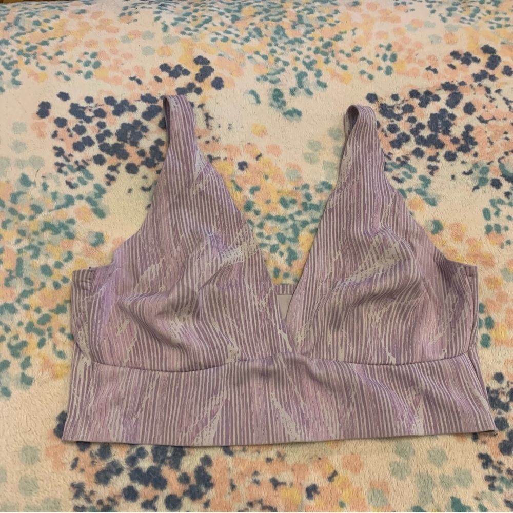 Auden lavender Bralette plunge v neck line size large adjustable straps